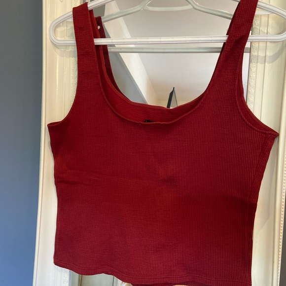 Dark red cropped ribbed tank top - Picture 3 of 6